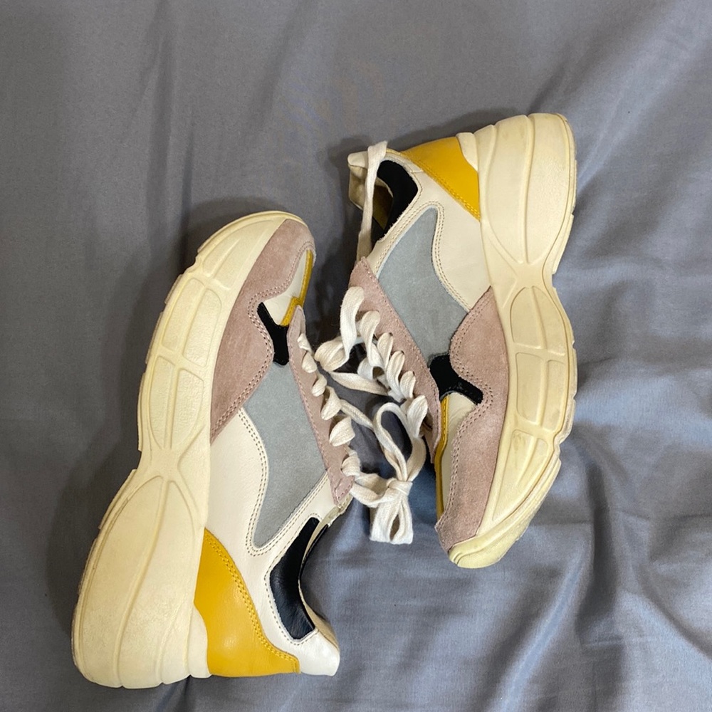 STEVE MADDEN SNEAKERS. SIZE 6 1/2.